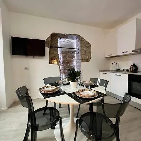 100 Passi Dal Lago, History Piazza Roma By Revenue House アパート コモ