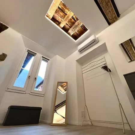 History Luxury By Revenue House * Como