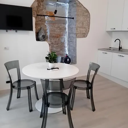 100 Passi Dal Lago, History Piazza Roma By Revenue House