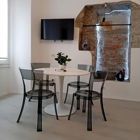 アパート 100 Passi Dal Lago, History Piazza Roma By Revenue House