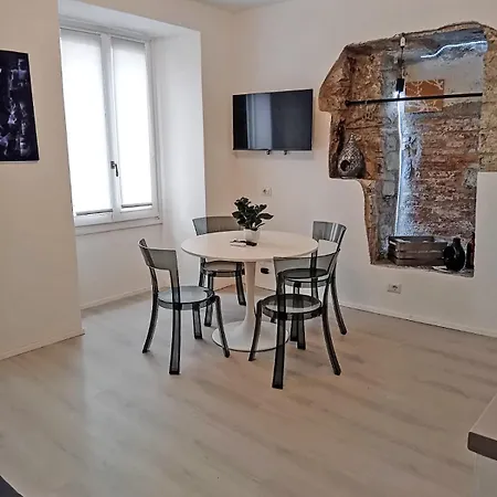 100 Passi Dal Lago, History Piazza Roma By Revenue House アパート *