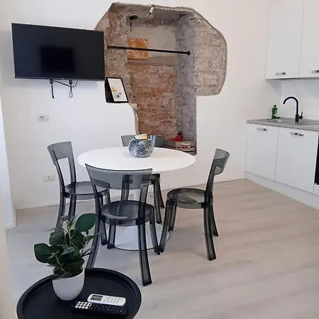 100 Passi Dal Lago, History Piazza Roma By Revenue House