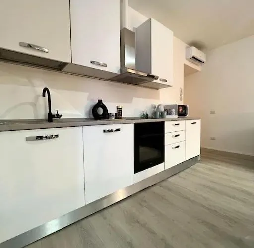 Piazza Roma Next And Station By Revenue House * 코모